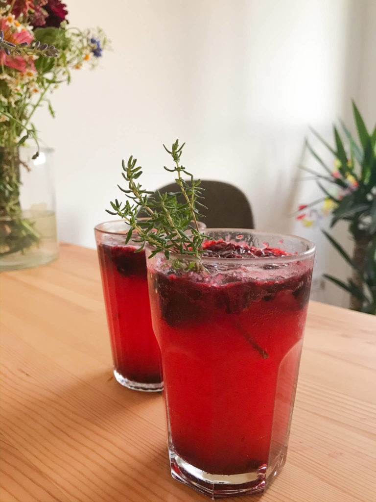 Knister Aperitif: Brombeer Gin & Tonic