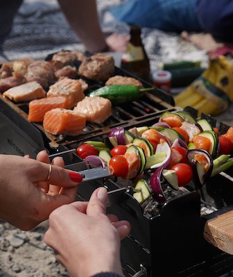 Knister Holzkohlegrill vs. Elektrogrill