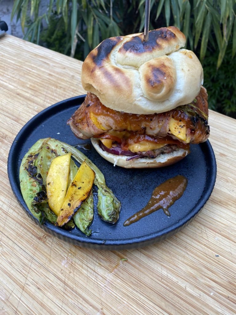 Alex Wahi am Knister Grill: Mango-Feigen-Burger - Knister Grill